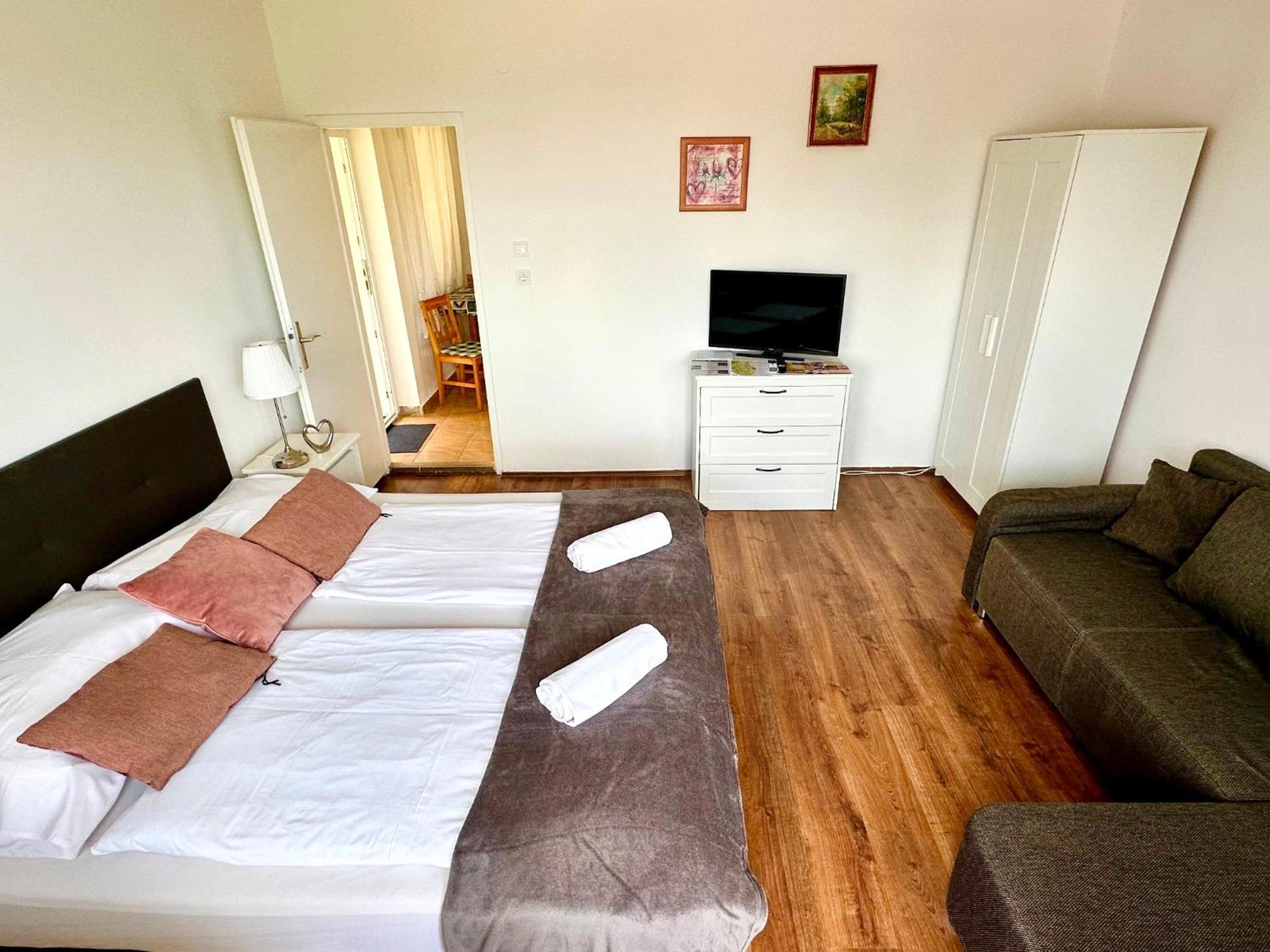 Szent Orban Panzio - Kutyabarat Apartmanok Zalakaros Buitenkant foto