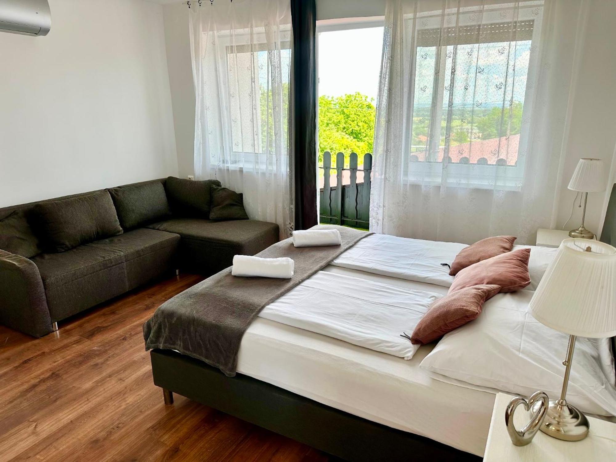 Szent Orban Panzio - Kutyabarat Apartmanok Zalakaros Buitenkant foto